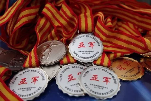 回声报：利物浦考虑补充教练组，范佩西的助教赖宁是潜在人选