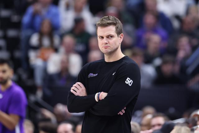 拜仁官方向巴黎道歉 球迷拉横幅未得到拜仁授权